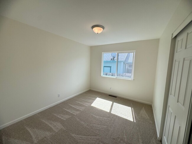 Building Photo - Beautifully Remodeled 3-Bedroom, 2-Bathroom home waiting for you !