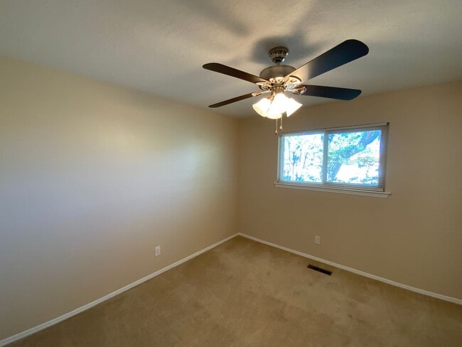 Building Photo - 3 Bedroom Single Story Home Near Juan Tabo...
