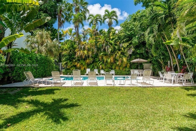 Building Photo - 2945 Bridgeport Ave