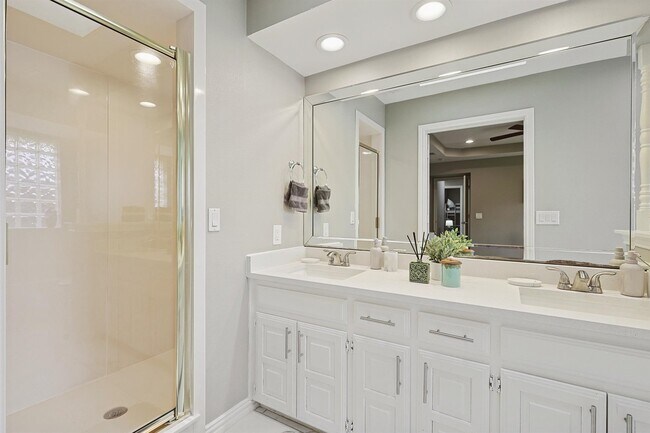 Building Photo - 812 Green Brook Dr