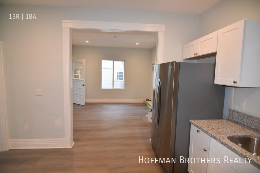 Building Photo - 1336 S Catalina St