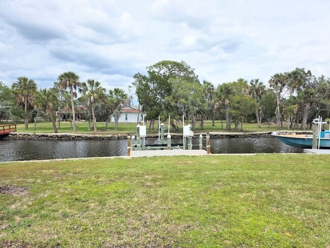 Building Photo - Islands Community Condo