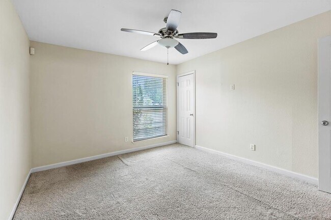 Building Photo - 2701 Peach Tree Ln