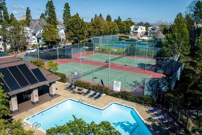 Building Photo - Beautifully Furnished 2 Bed/2.5 Bath Townhome in the Desirable Woodlands of La Jolla