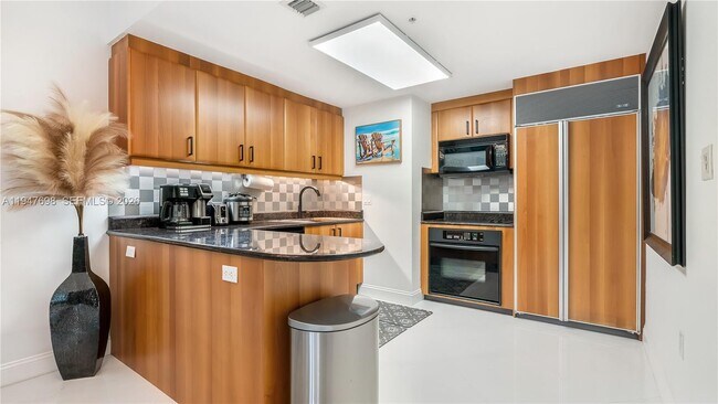 Building Photo - 2110 N Ocean Blvd