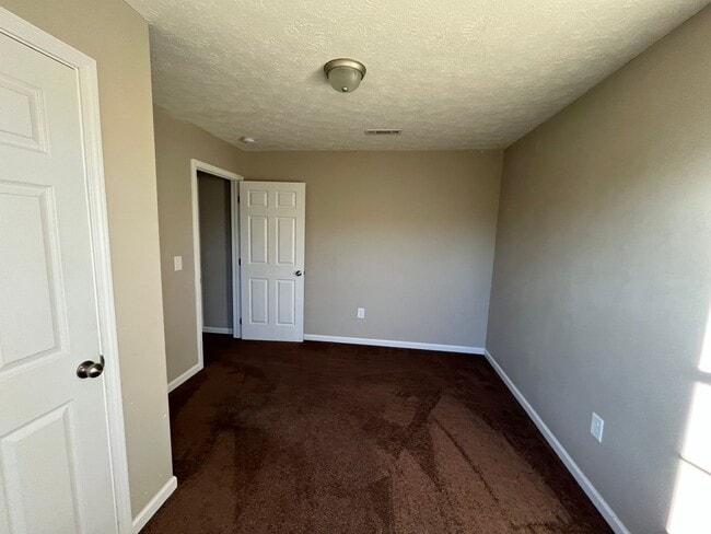 Building Photo - 3 bedroom 2 bath single family home in White Pine