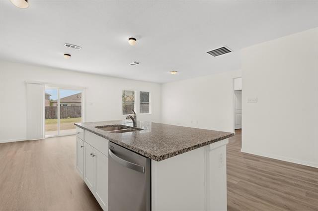 Building Photo - 702 Camden Dr