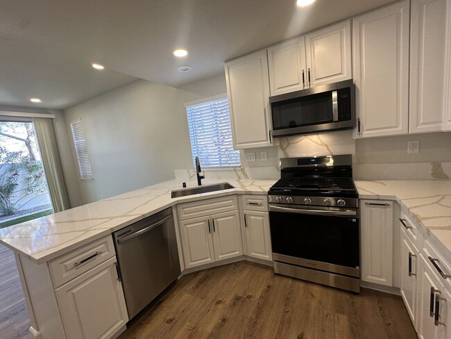 Building Photo - STUNNING DESERT SHORES MINUTES FROM THE LA...