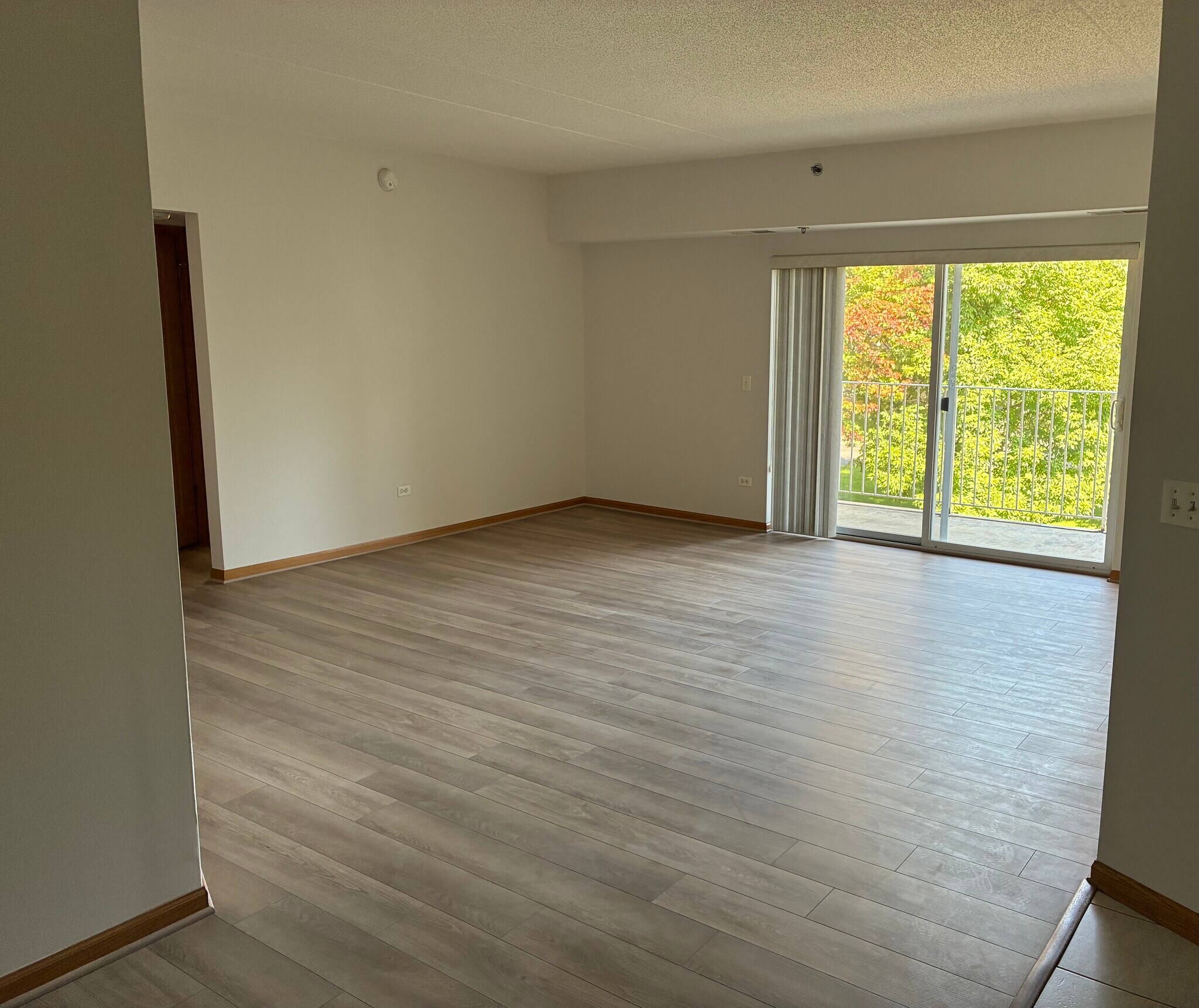 Building Photo - 927 Elderberry Cir