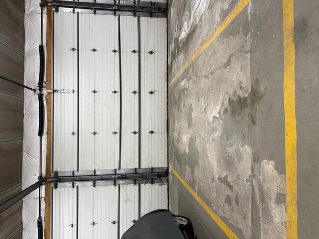 Building Photo - 949 N Willard Ct