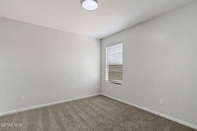 Building Photo - 841 Paseo Drusy Pl