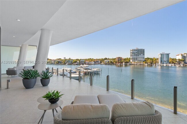 Building Photo - 5 FL-5