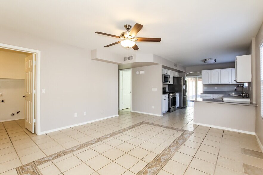 Building Photo - 9147 N 73rd Ln