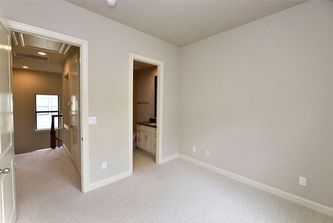 Building Photo - 5813a Kiam St