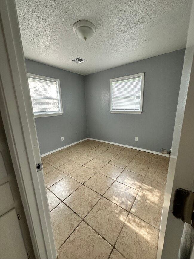 Building Photo - 1528 SE 47th Pl