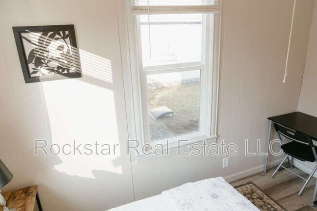 Building Photo - 1307 W Cleveland Ave