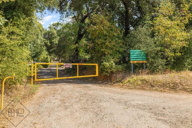Building Photo - ?PRICE IMPROVED!!?Peaceful Mountain Home i...