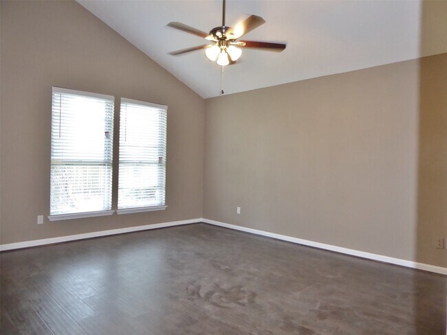 Building Photo - 21311 Park Mt Dr