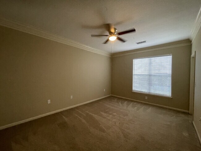 Building Photo - Luxurious 3-Bedroom Condo in Panama City, FL with Spacious Layout and Modern Amenities!