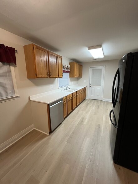 Kitchen - 13400 Oakwood Drive