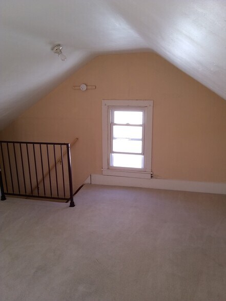 Building Photo - 1227 Pulaski Ave