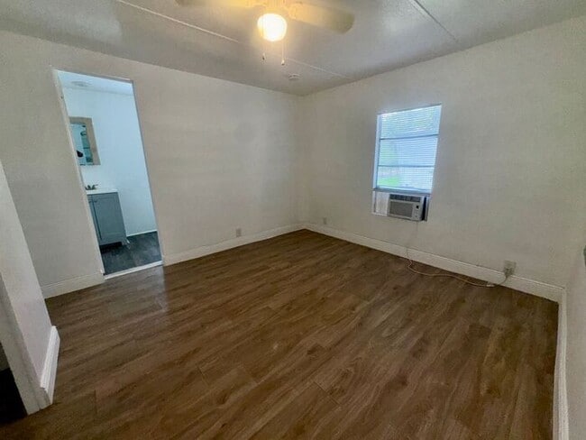 Building Photo - 1145 S Christiana Ave