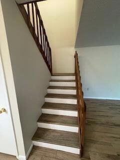 Building Photo - 423 4th Ln