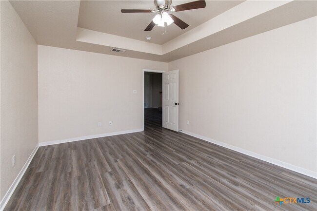 Building Photo - 6501 Alvin Dr