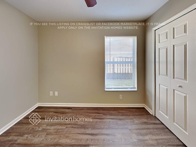 Building Photo - 2566 SW Hinchman St