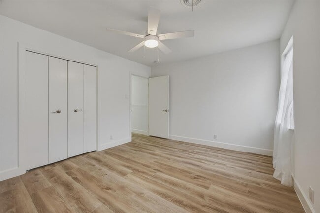 Building Photo - 1705 Elmhurst Dr