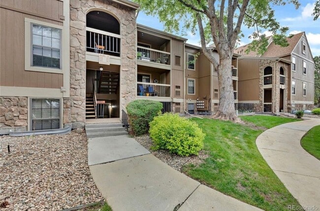 Building Photo - Beautifully Updated 2-Bed – Dual Masters w...