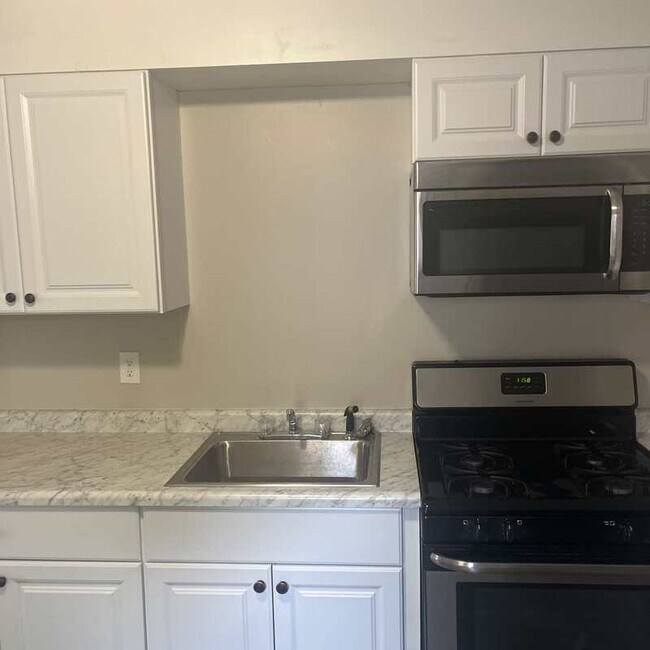 Building Photo - 3233 W 50th St