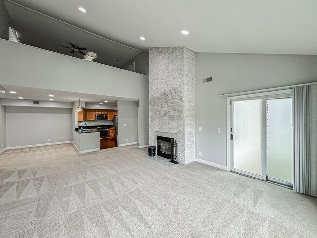 Building Photo - Fantastic 2 Bed 2.5 Bath Condo With A Spac...