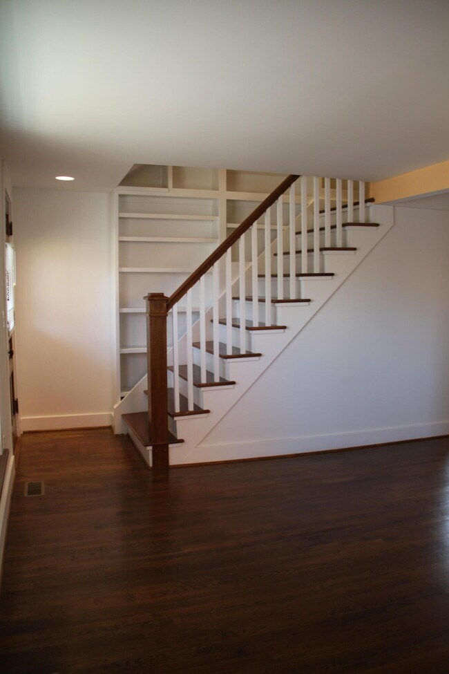 Building Photo - 310 2nd St