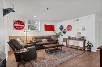 Building Photo - 121 W Hall St