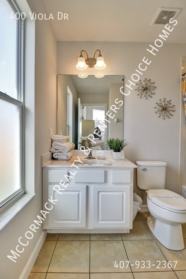 Building Photo - 400 Viola Dr