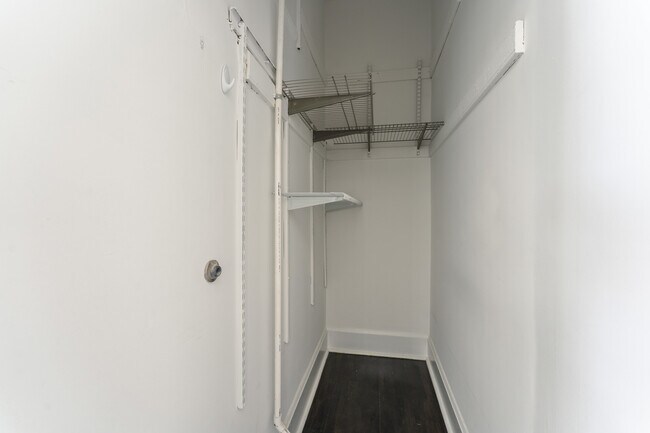 Building Photo - 2031 W 23rd St
