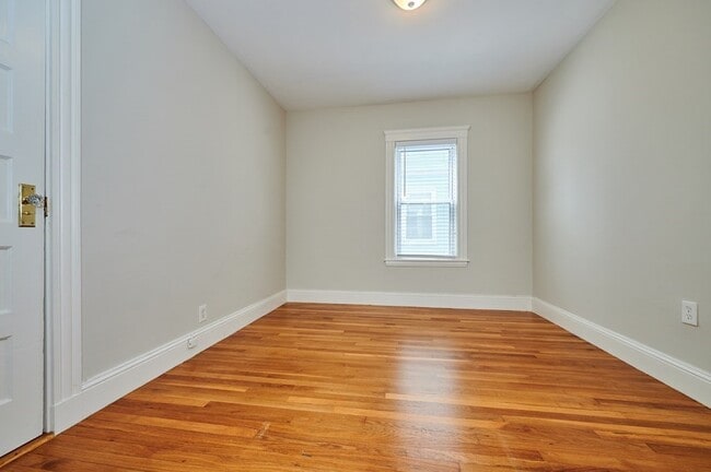 Building Photo - 1873 Hyde Park Ave