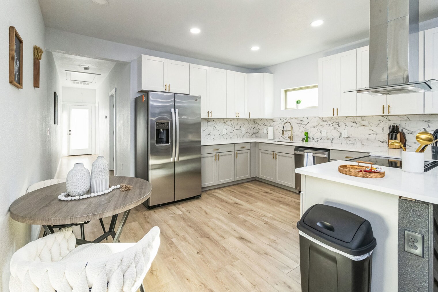 Building Photo - 2306 E Houston St