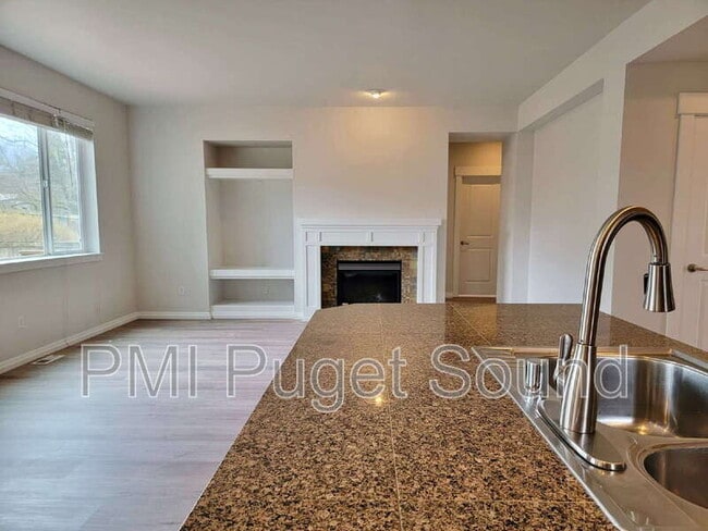 Building Photo - 576 Mount Baker Pl NE