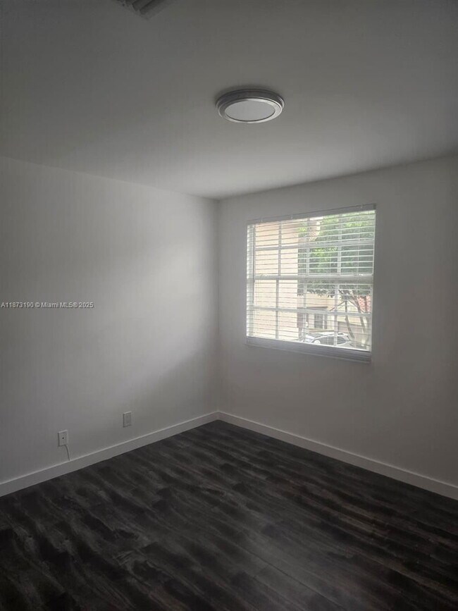 Building Photo - 11047 Longboat Dr