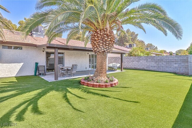 Building Photo - 4413 Live Oak Dr