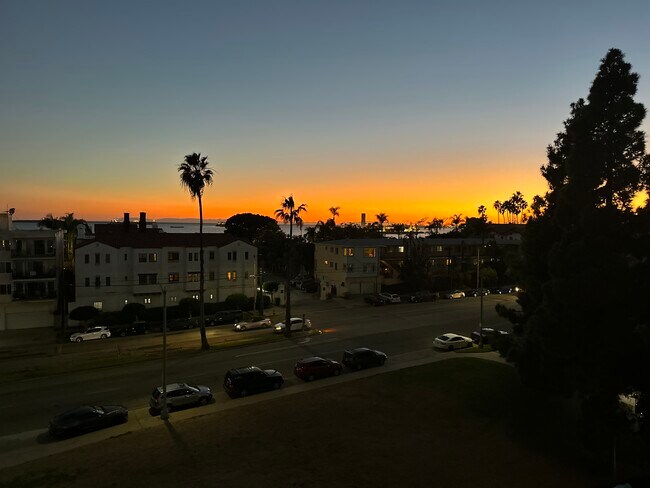 Building Photo - 3707 E Livingston Dr