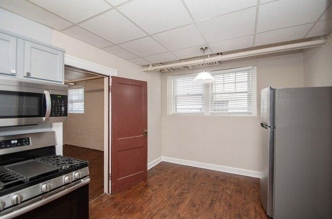 Building Photo - 5819 E Washington St