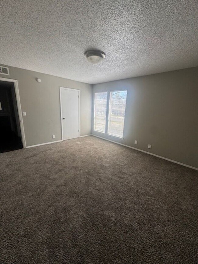 Building Photo - 2417 E 55th Pl