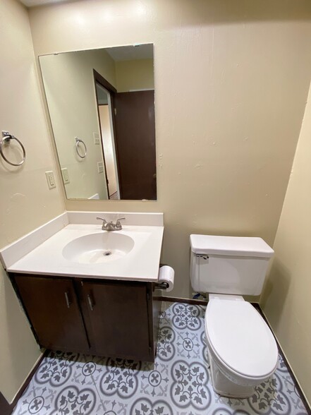 Building Photo - 9630 Hefner Village Blvd