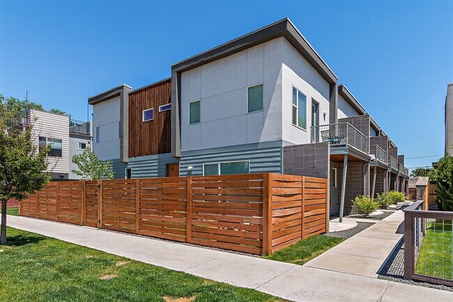 Exterior (unit does not include yard) - 3462 Albion St