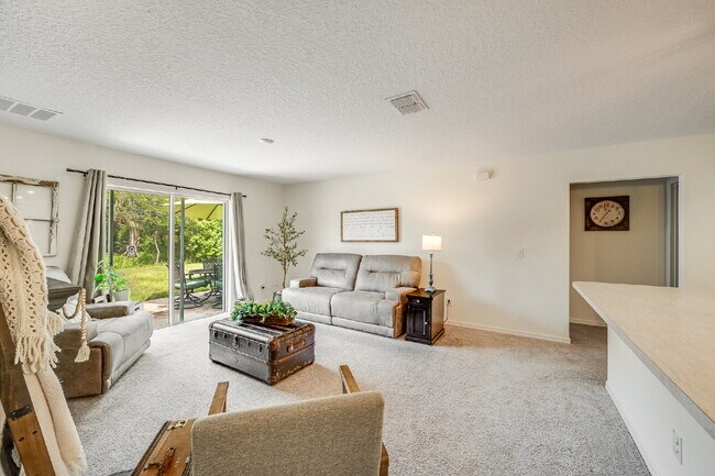 Building Photo - Bright & Spacious 3 Bedroom, 2 Bathroom Home with 2-Car Garage