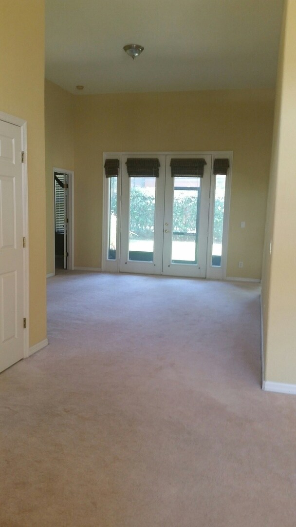 Building Photo - 350 Lake Amberleigh Dr