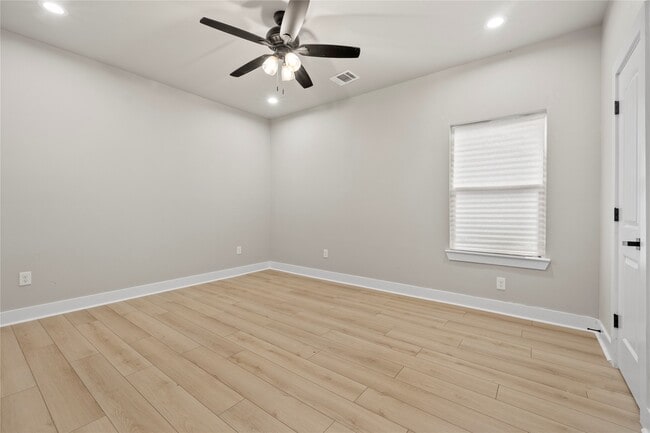 Building Photo - 2406 Truxillo St